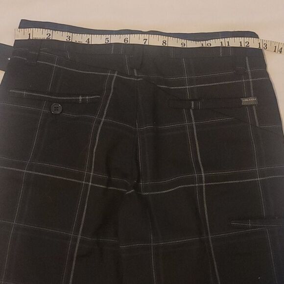Boys volcom shorts size 25R - Picture 3 of 8
